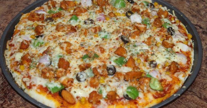Chicken Mirch Masala Pizza